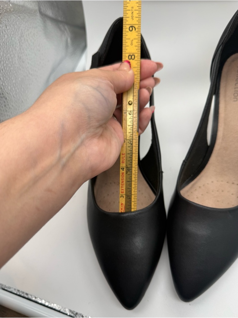 Clarks Kataleyna Rae Black Leather Pointed Toe Pumps - Size 8.5 - Picture 9 of 9